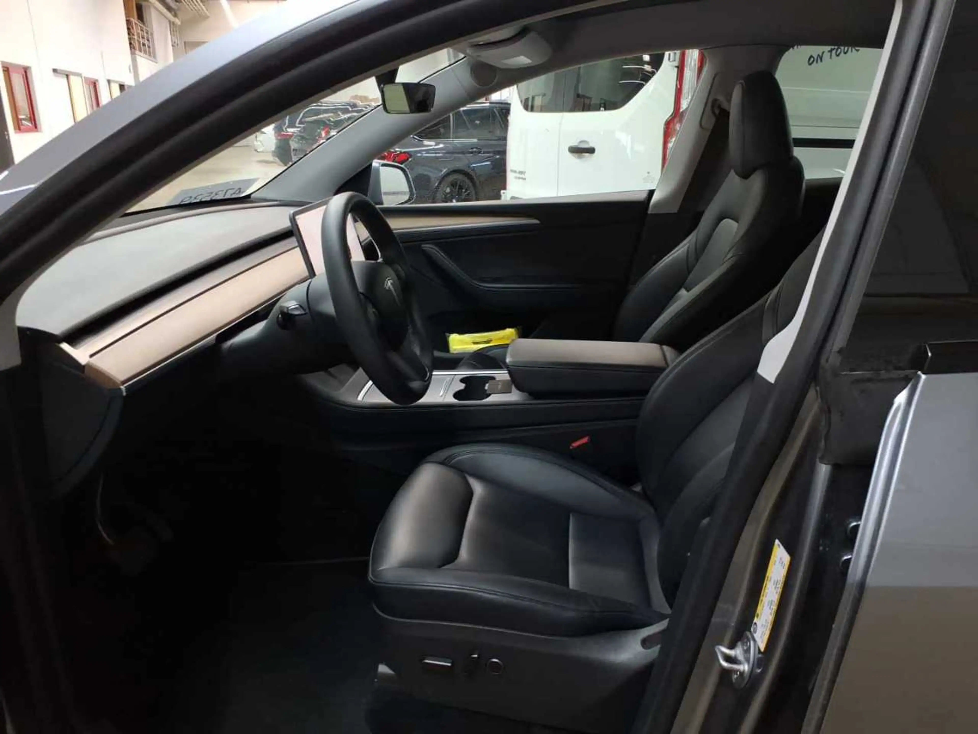 Tesla Model Y Model Y Long Range Dual Motor AWD — photo 7