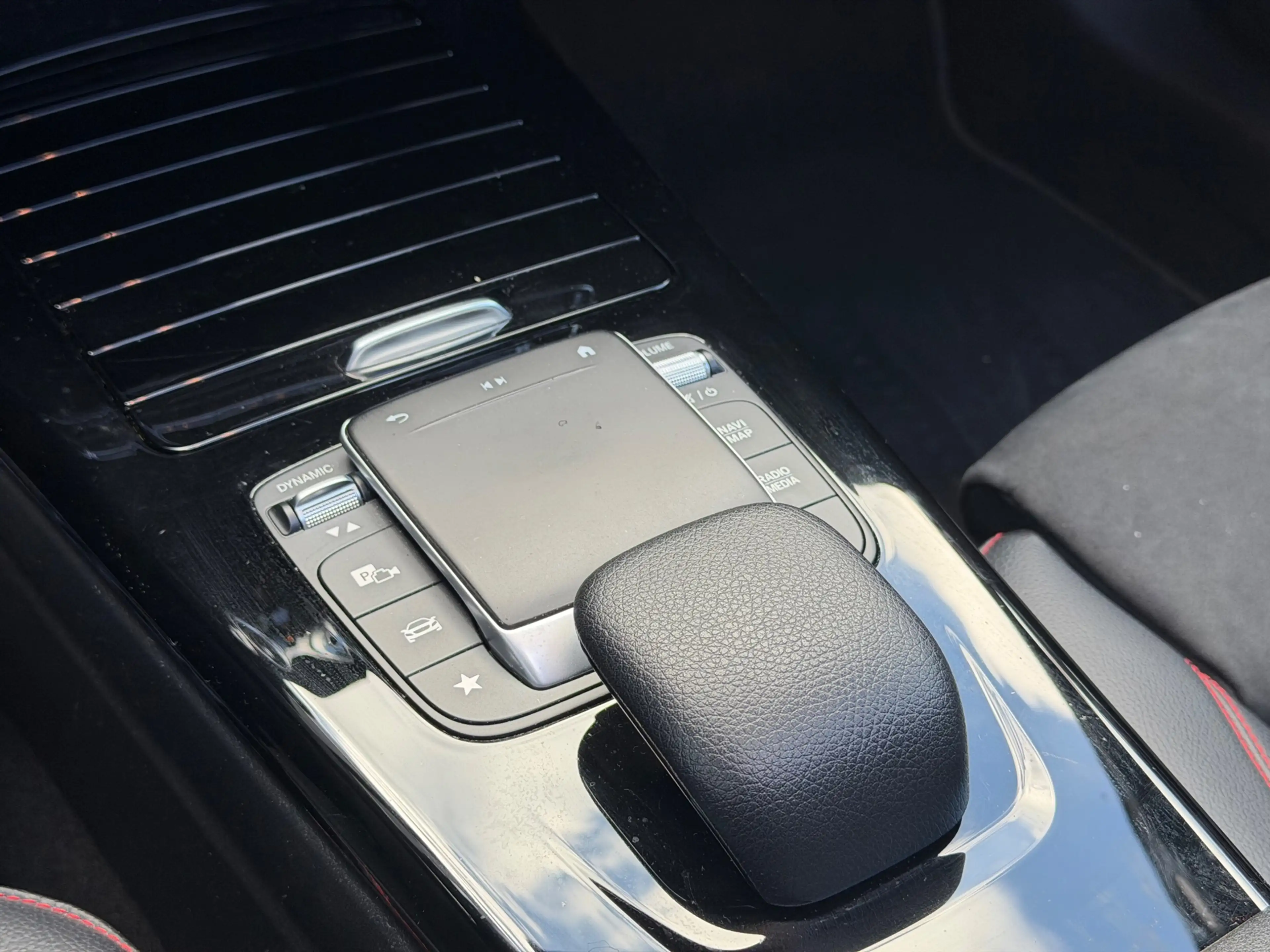 Mercedes-Benz CLA 180 AMG | Pano | Memory | Sfeer | Camera — photo 32