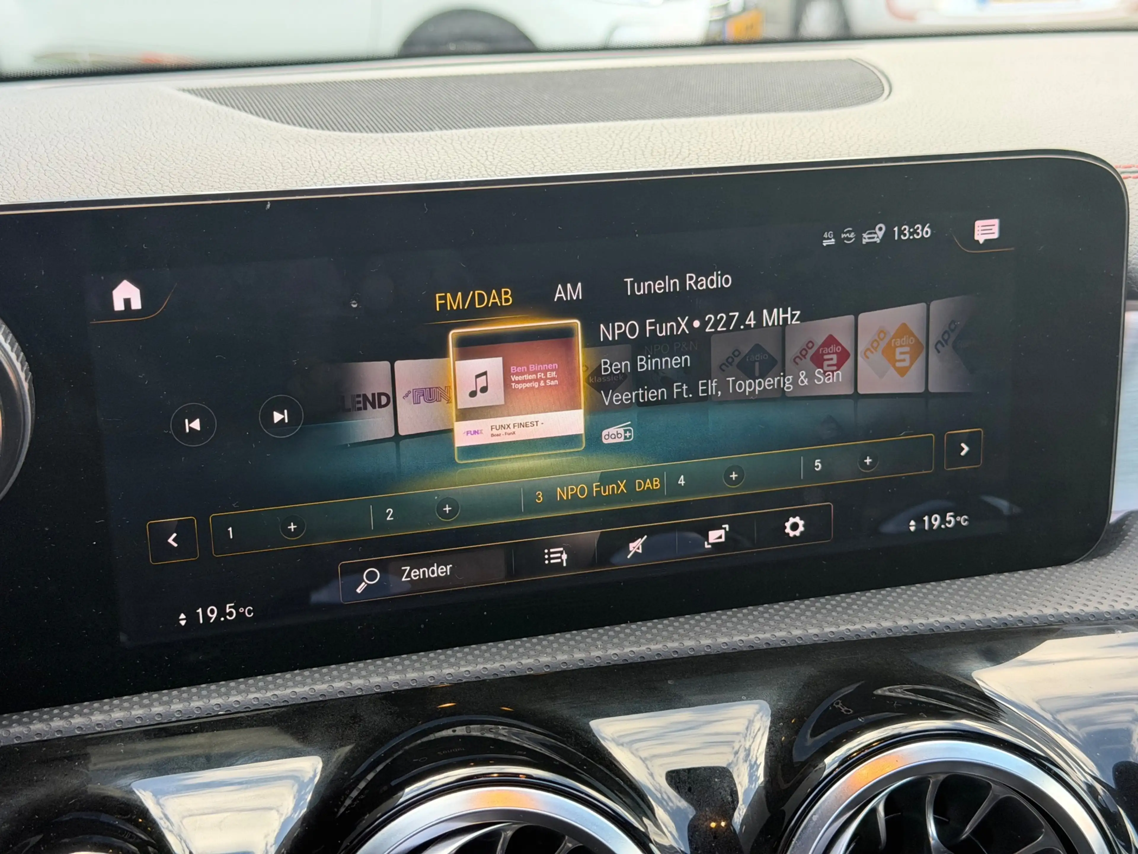 Mercedes-Benz CLA 180 AMG | Pano | Memory | Sfeer | Camera — photo 28