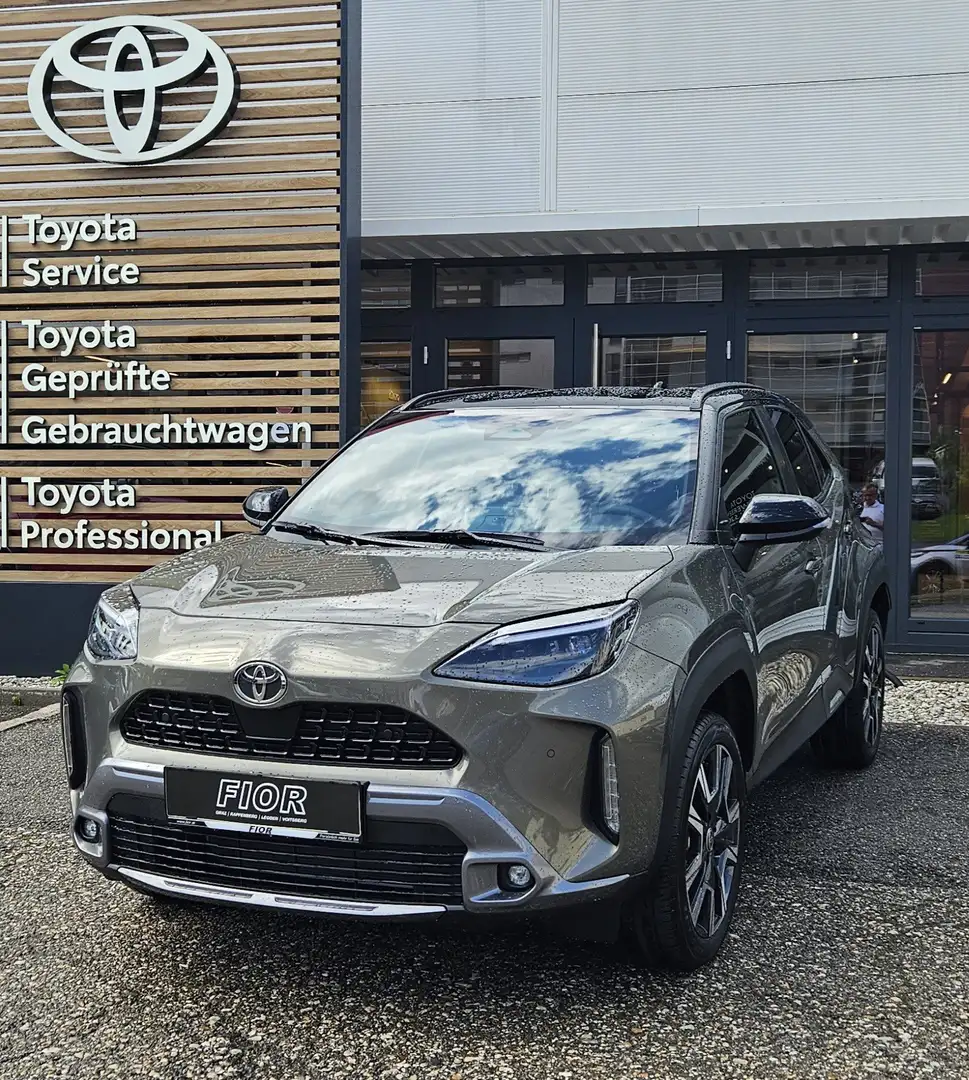 Toyota Yaris Cross 1,5 VVT-i Hybrid Premiere AWD-i Aut. Grün - 1