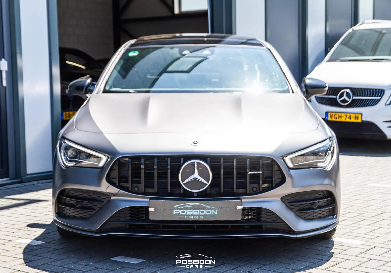 Mercedes-Benz CLA 200 d AMG | PANO | MEMORY | DESIGNO | DEALER ONDERHOUD Gris - 2