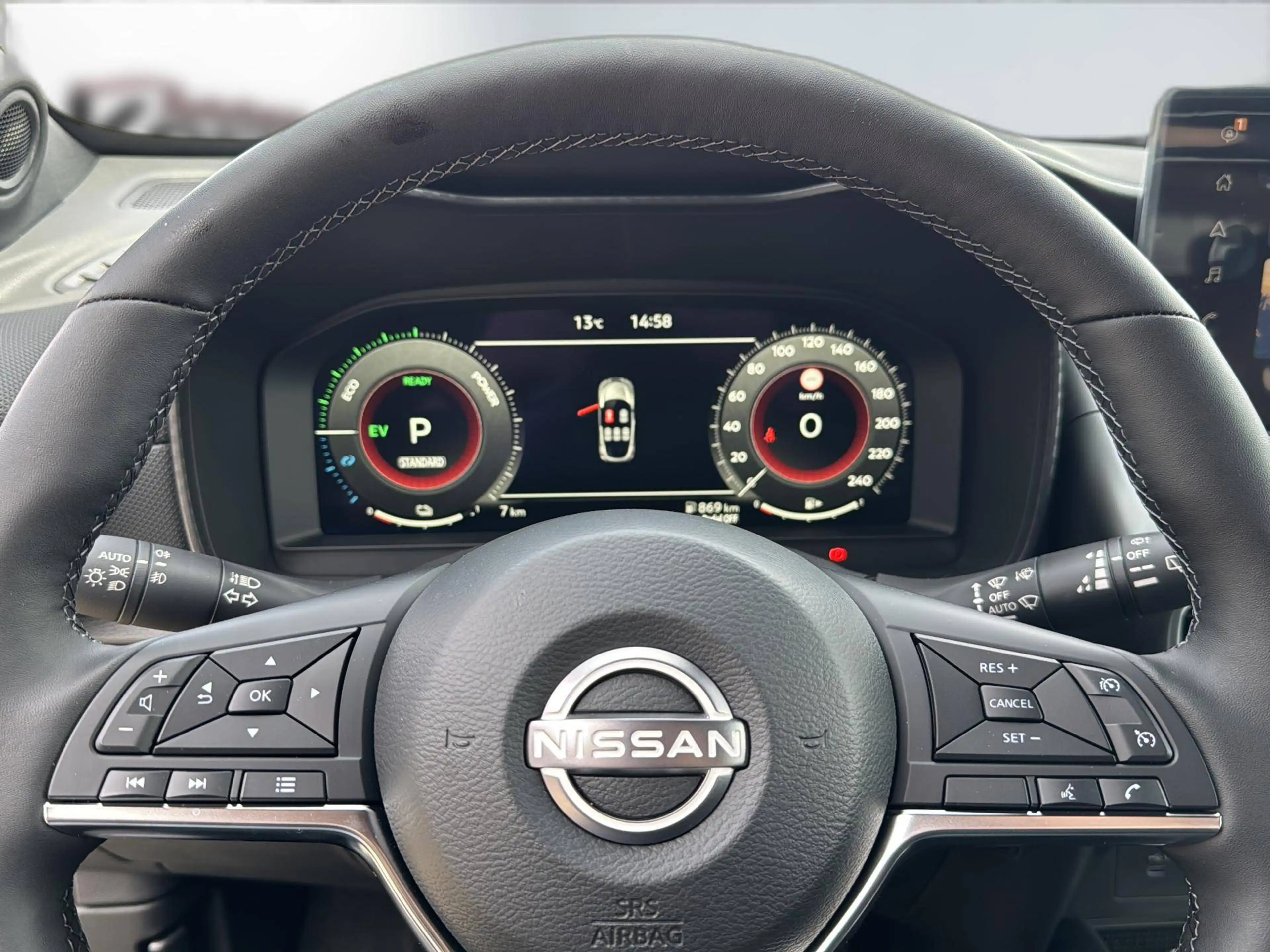 Nissan Juke 1.6 N-Connecta Hybrid 4AMT / %SSV% — photo 13