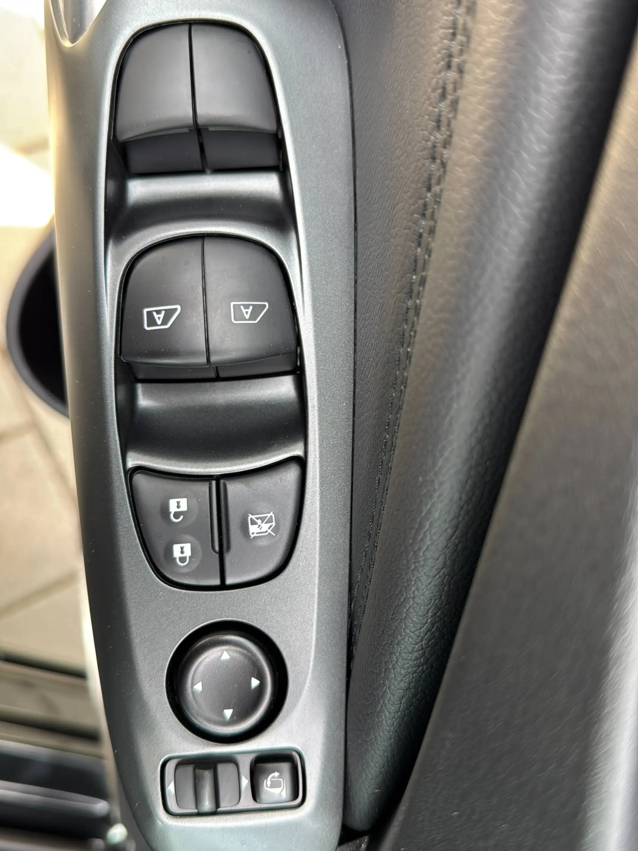 Nissan Juke 1.6 N-Connecta Hybrid 4AMT / %SSV% — photo 10