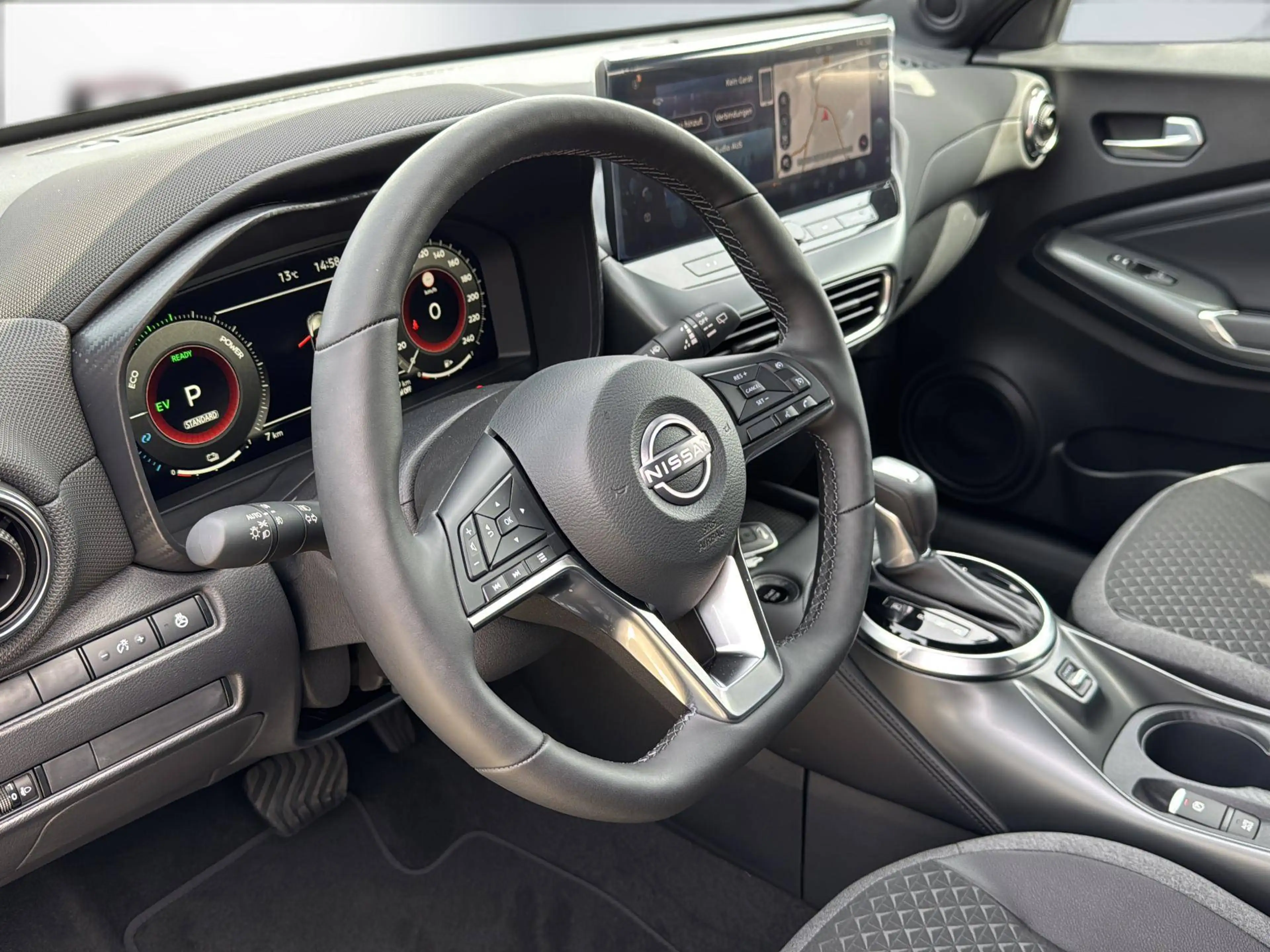 Nissan Juke 1.6 N-Connecta Hybrid 4AMT / %SSV% — photo 11