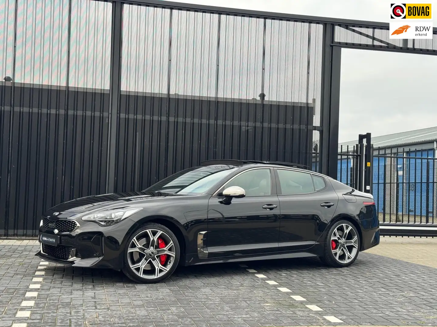 Kia Stinger 3.3 V6 T-GDI AWD GT - SCHUIFDAK - NL AUTO - STOELV Noir - 1