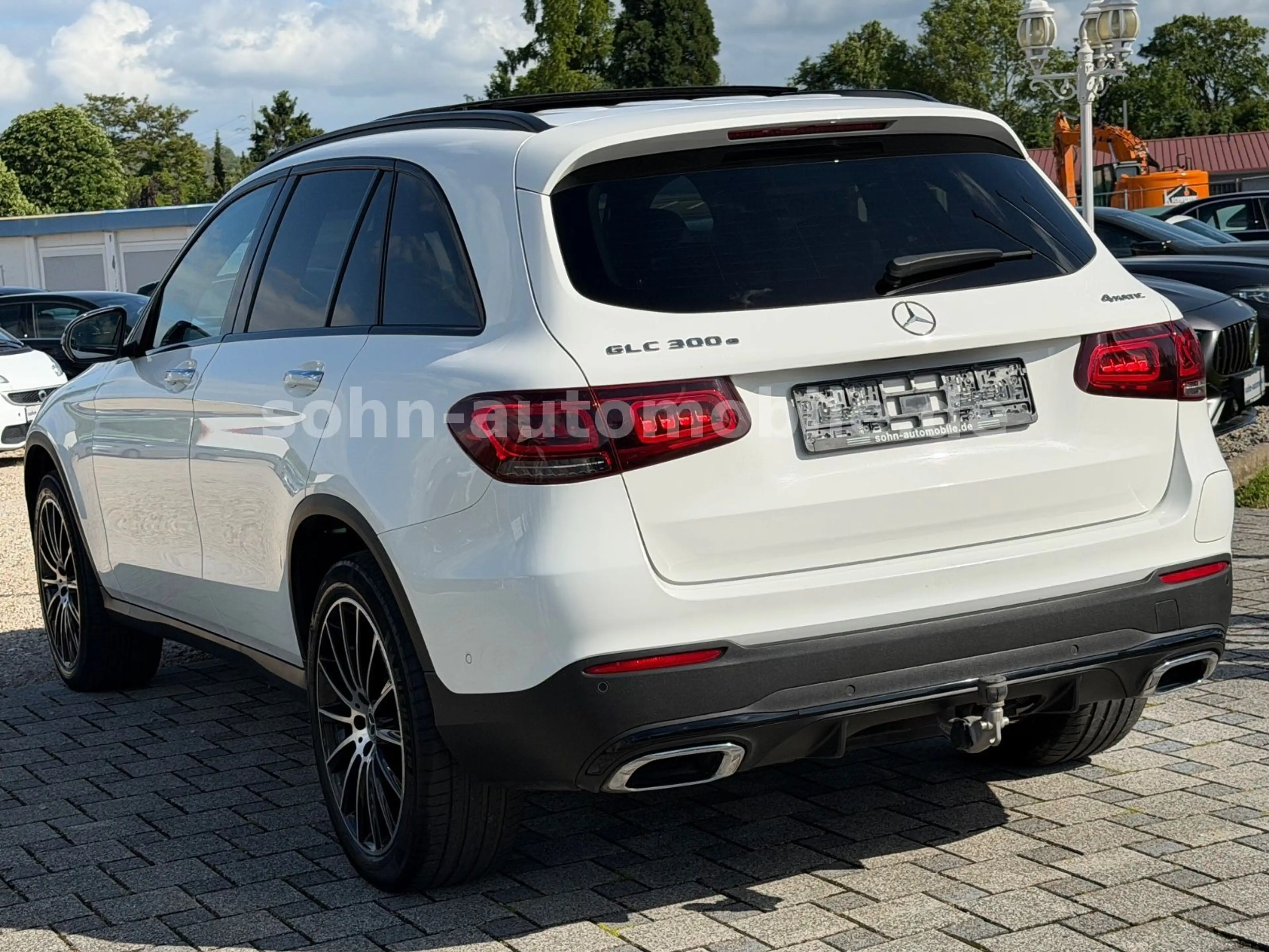 Mercedes-Benz GLC 300 e 4M AMG-Line/Pano/Distro/Night/Wide/AHK — photo 13