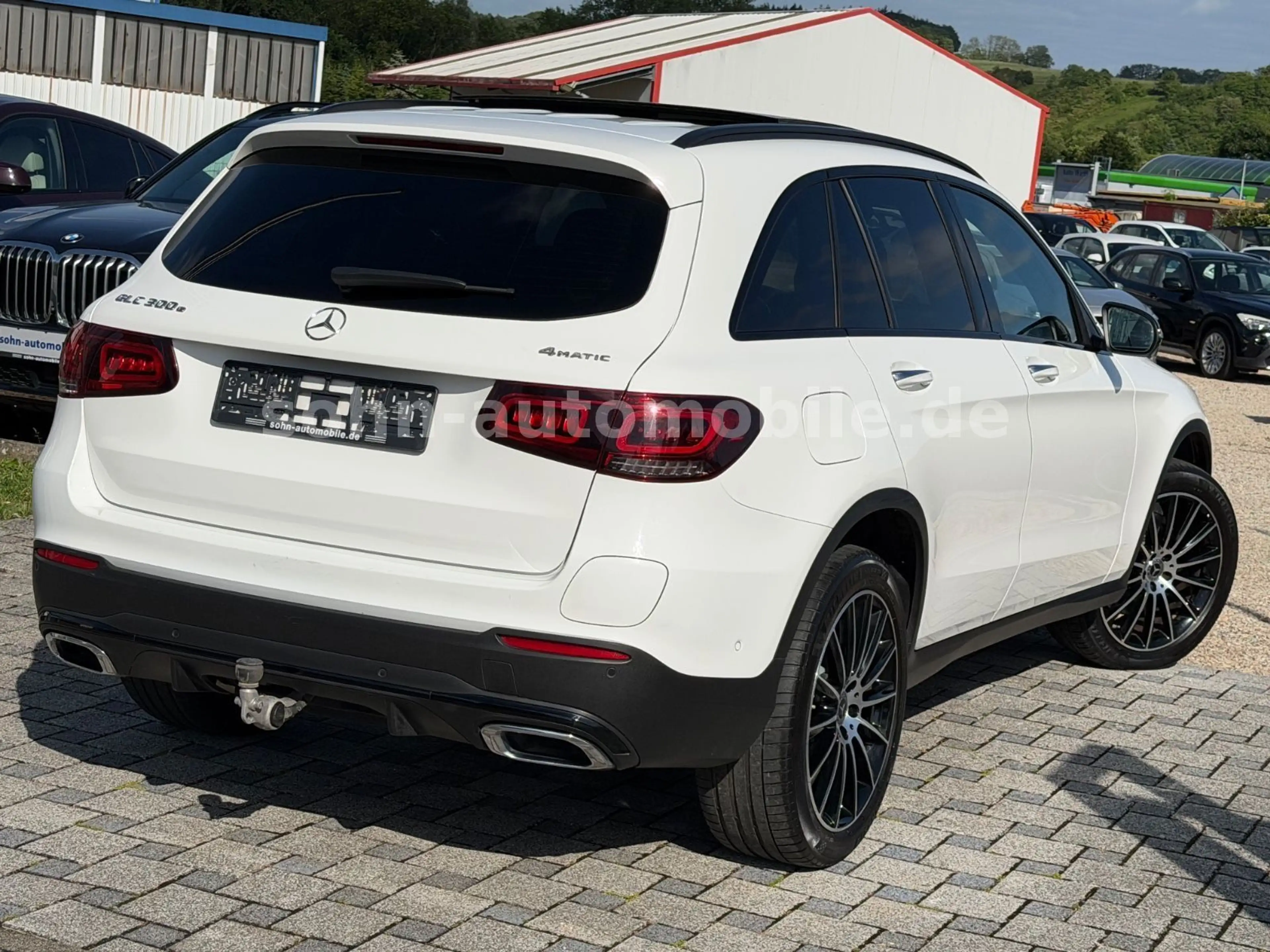 Mercedes-Benz GLC 300 e 4M AMG-Line/Pano/Distro/Night/Wide/AHK — photo 4