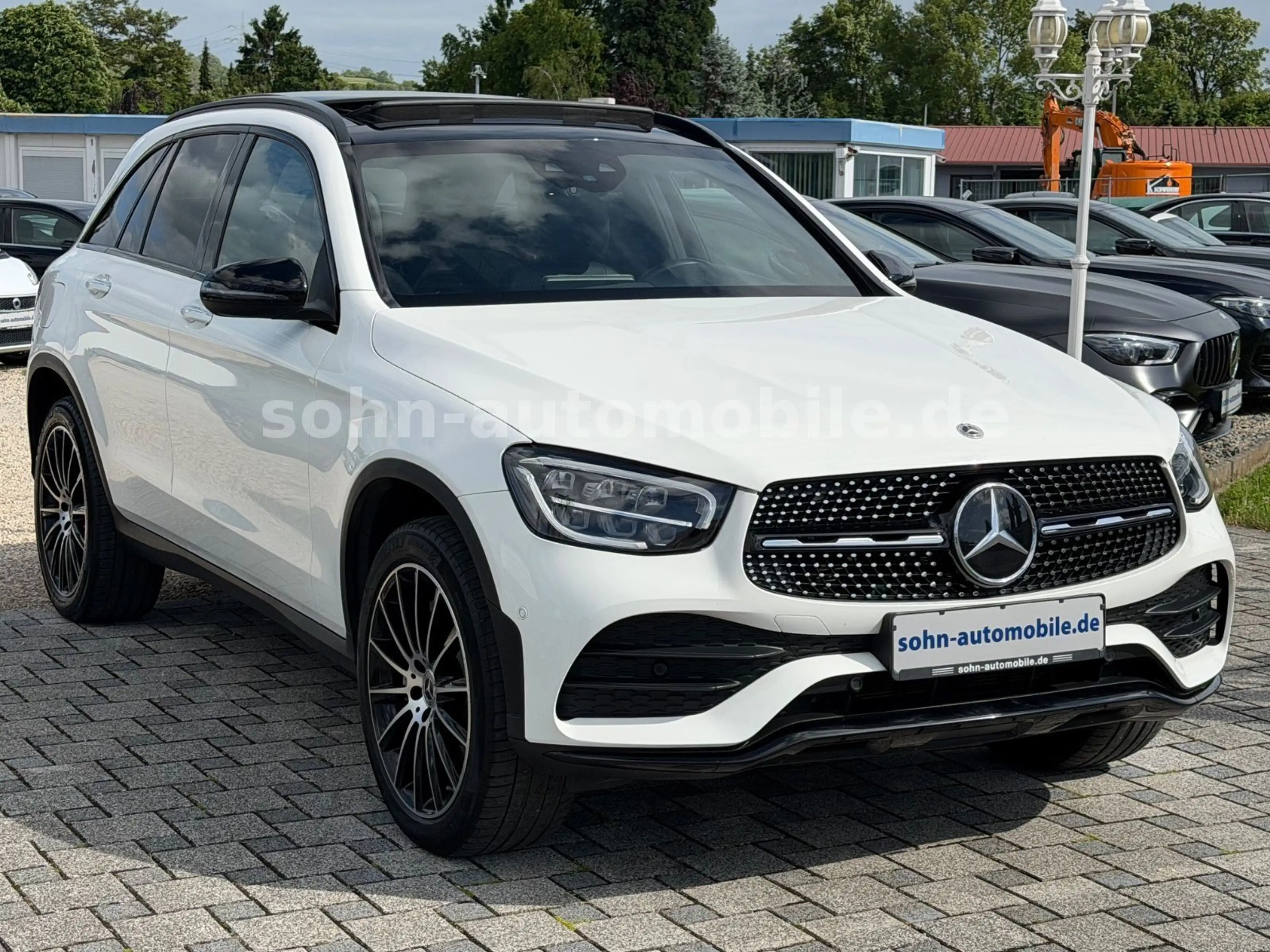Mercedes-Benz GLC 300 e 4M AMG-Line/Pano/Distro/Night/Wide/AHK — photo 12