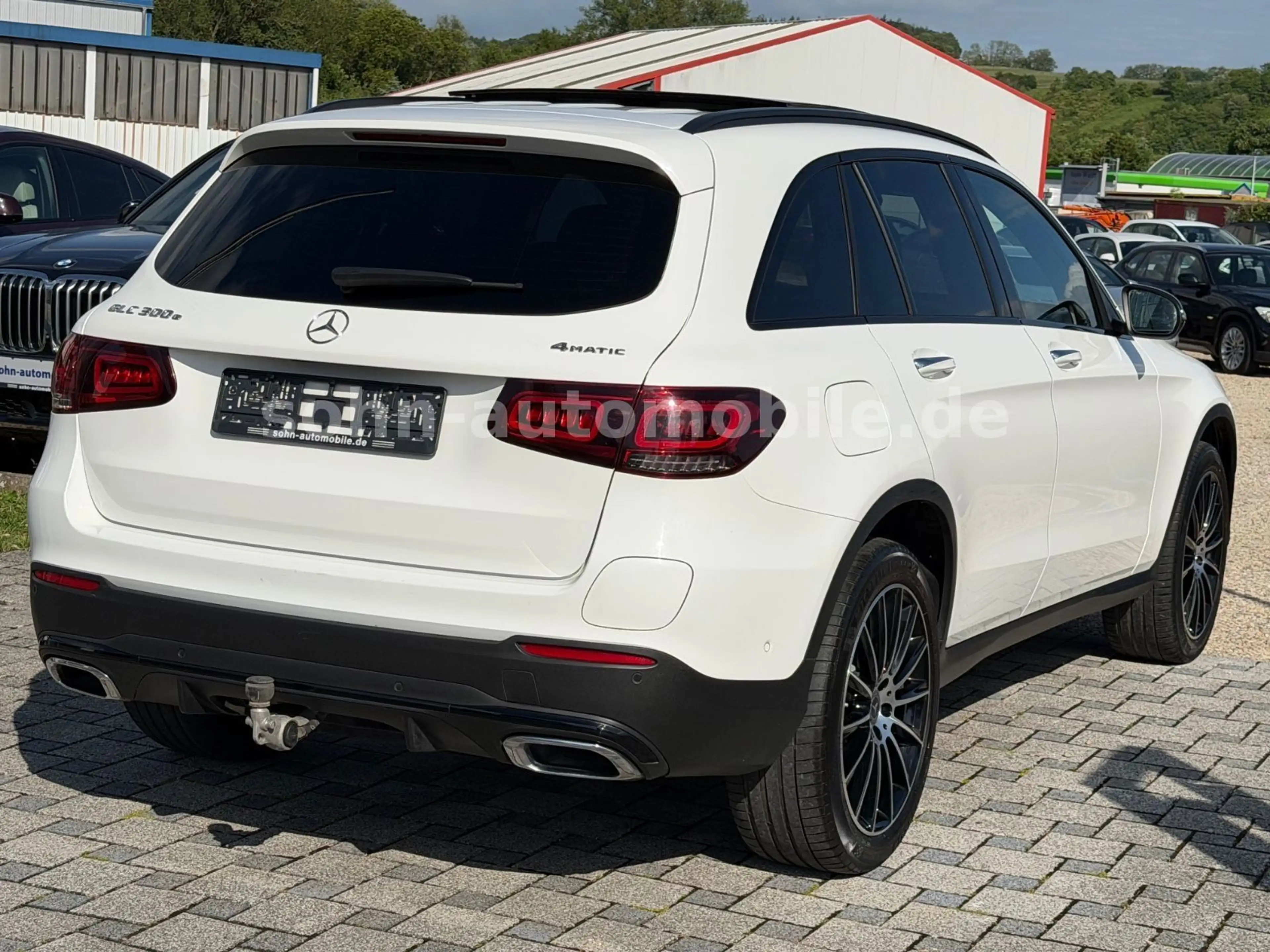 Mercedes-Benz GLC 300 e 4M AMG-Line/Pano/Distro/Night/Wide/AHK — photo 14
