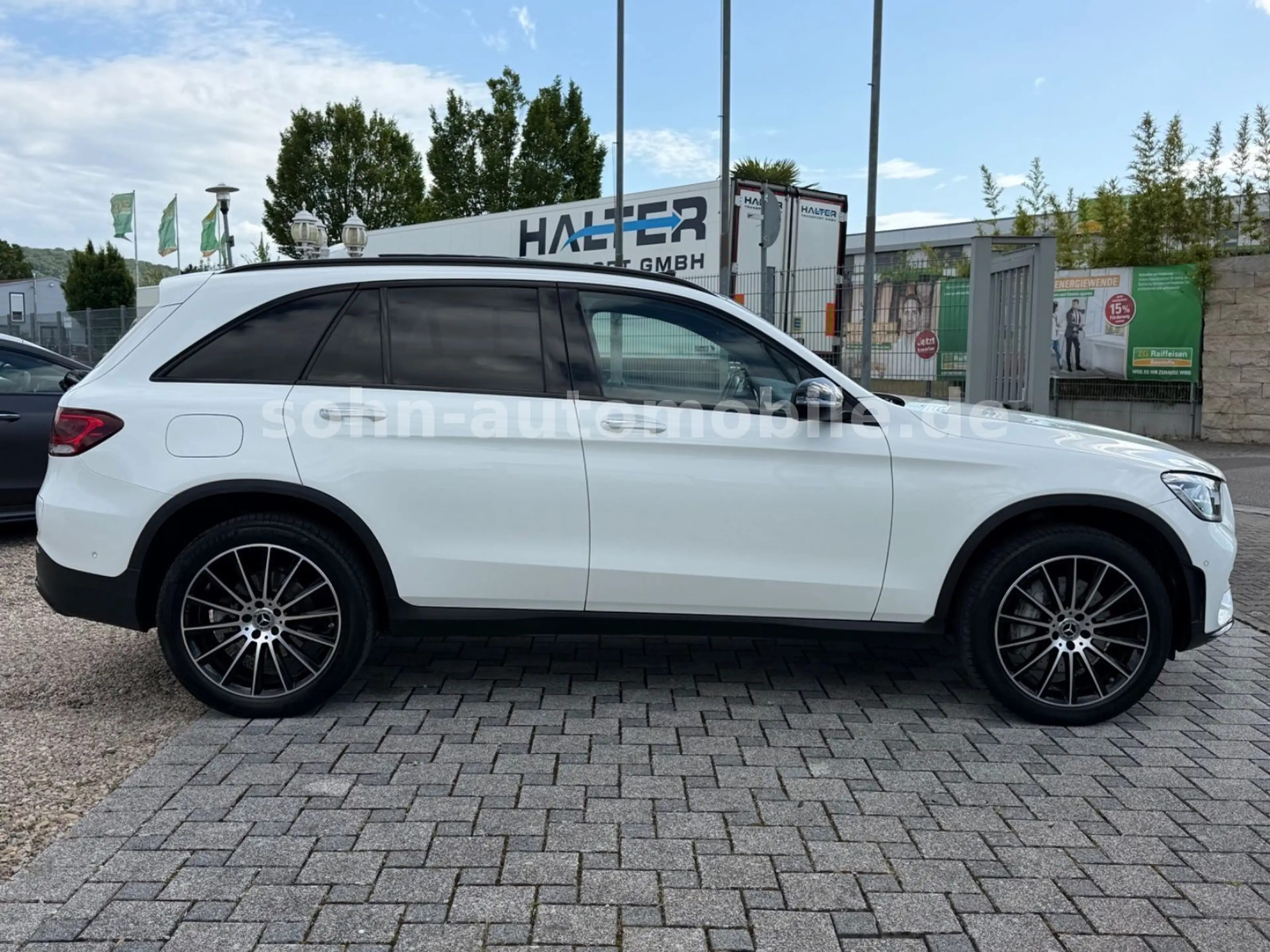 Mercedes-Benz GLC 300 e 4M AMG-Line/Pano/Distro/Night/Wide/AHK — photo 6