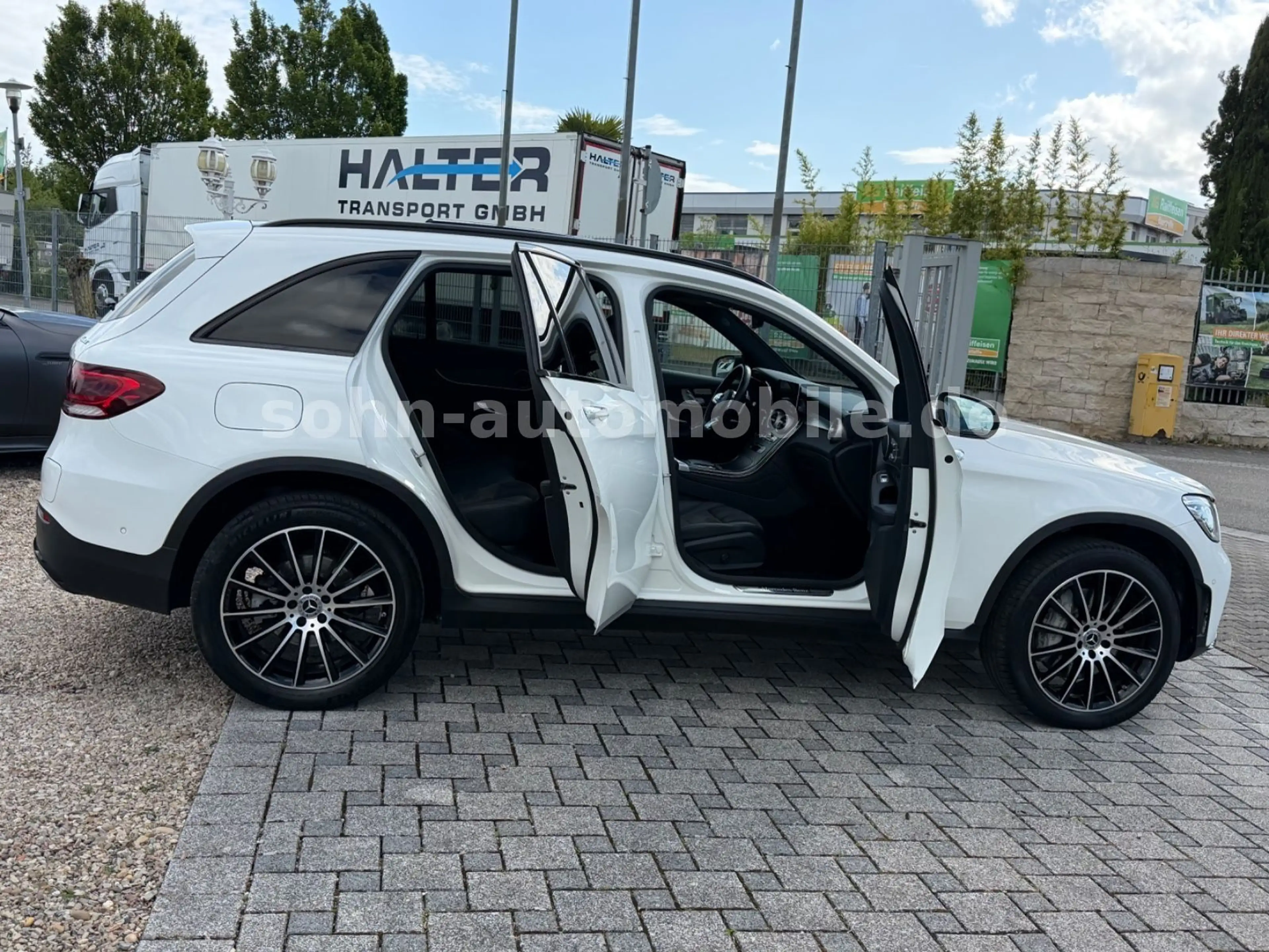 Mercedes-Benz GLC 300 e 4M AMG-Line/Pano/Distro/Night/Wide/AHK — photo 10