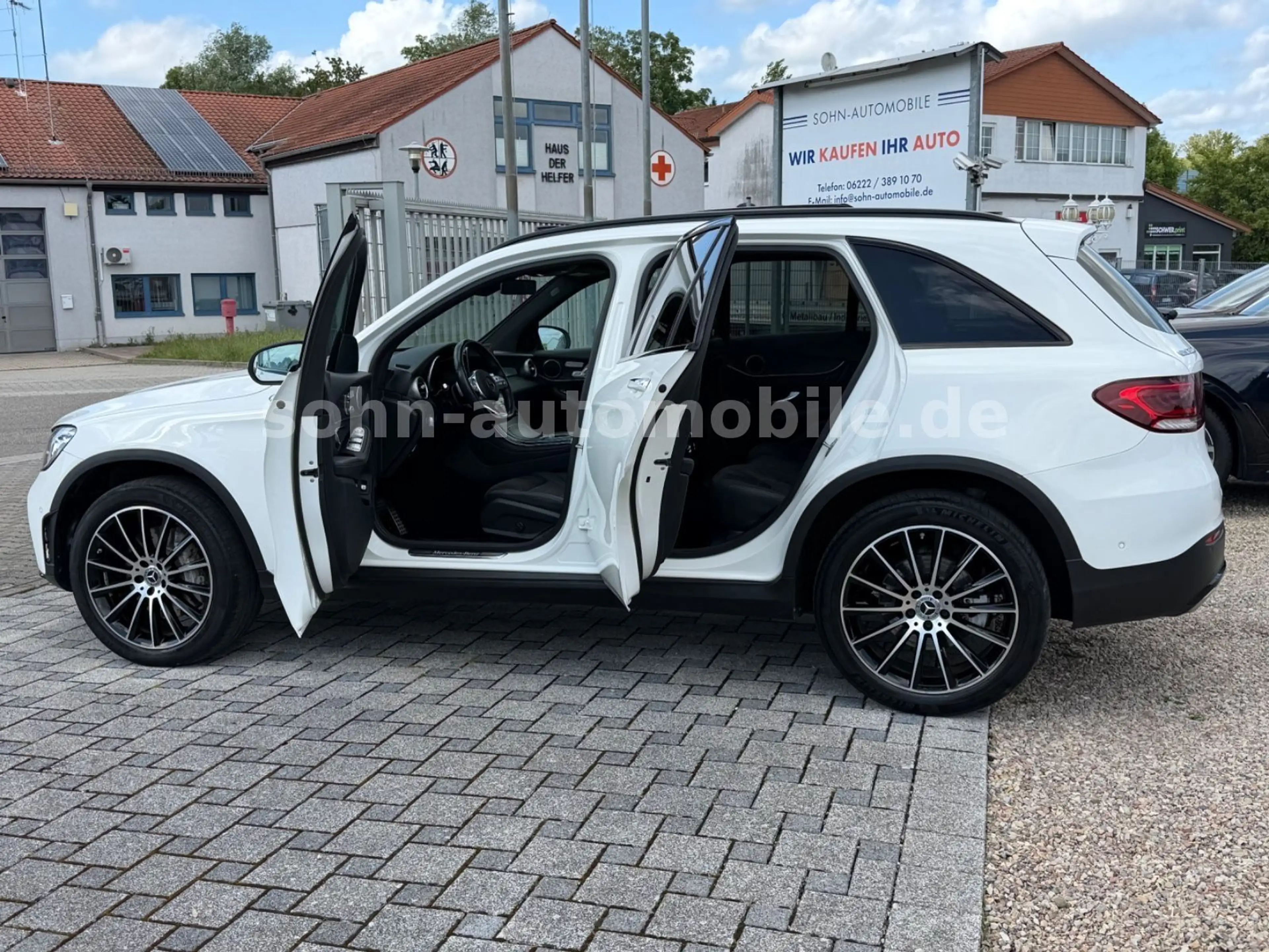 Mercedes-Benz GLC 300 e 4M AMG-Line/Pano/Distro/Night/Wide/AHK — photo 9