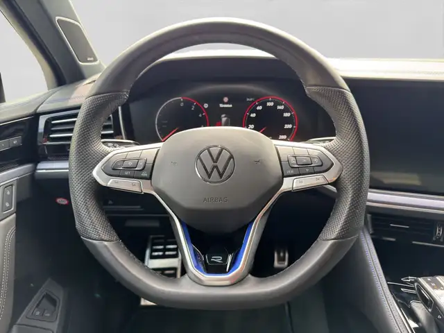 Volkswagen Touareg view 9