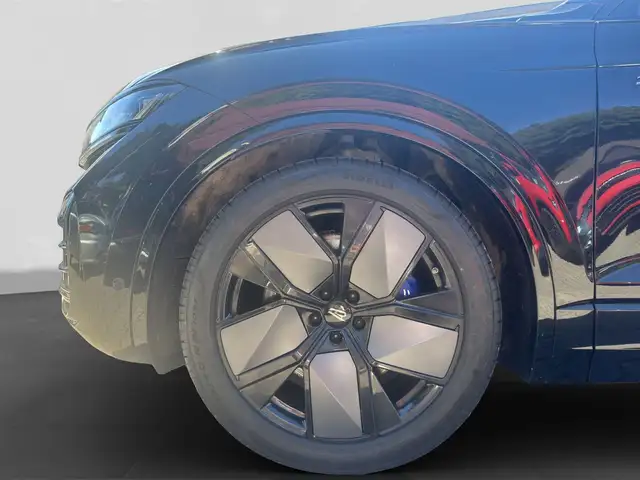 Volkswagen Touareg view 7