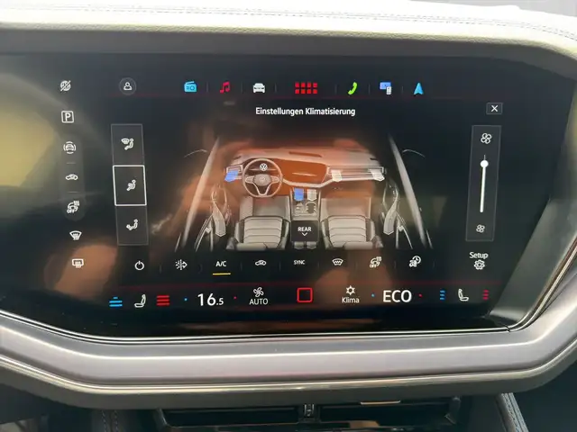 Volkswagen Touareg view 14
