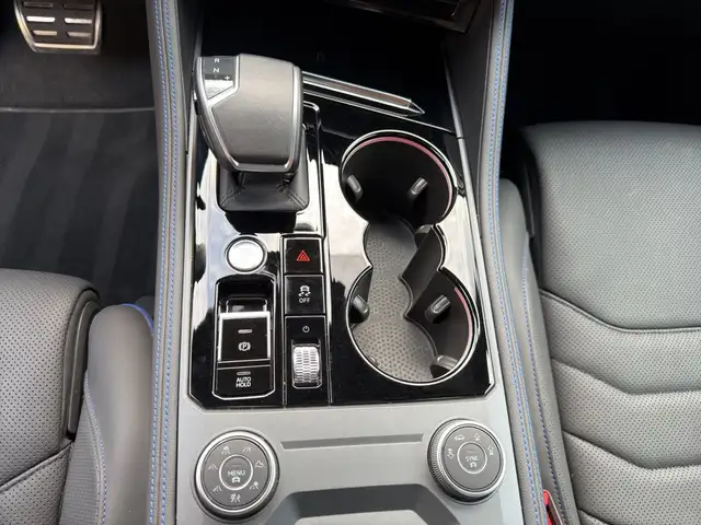 Volkswagen Touareg view 11