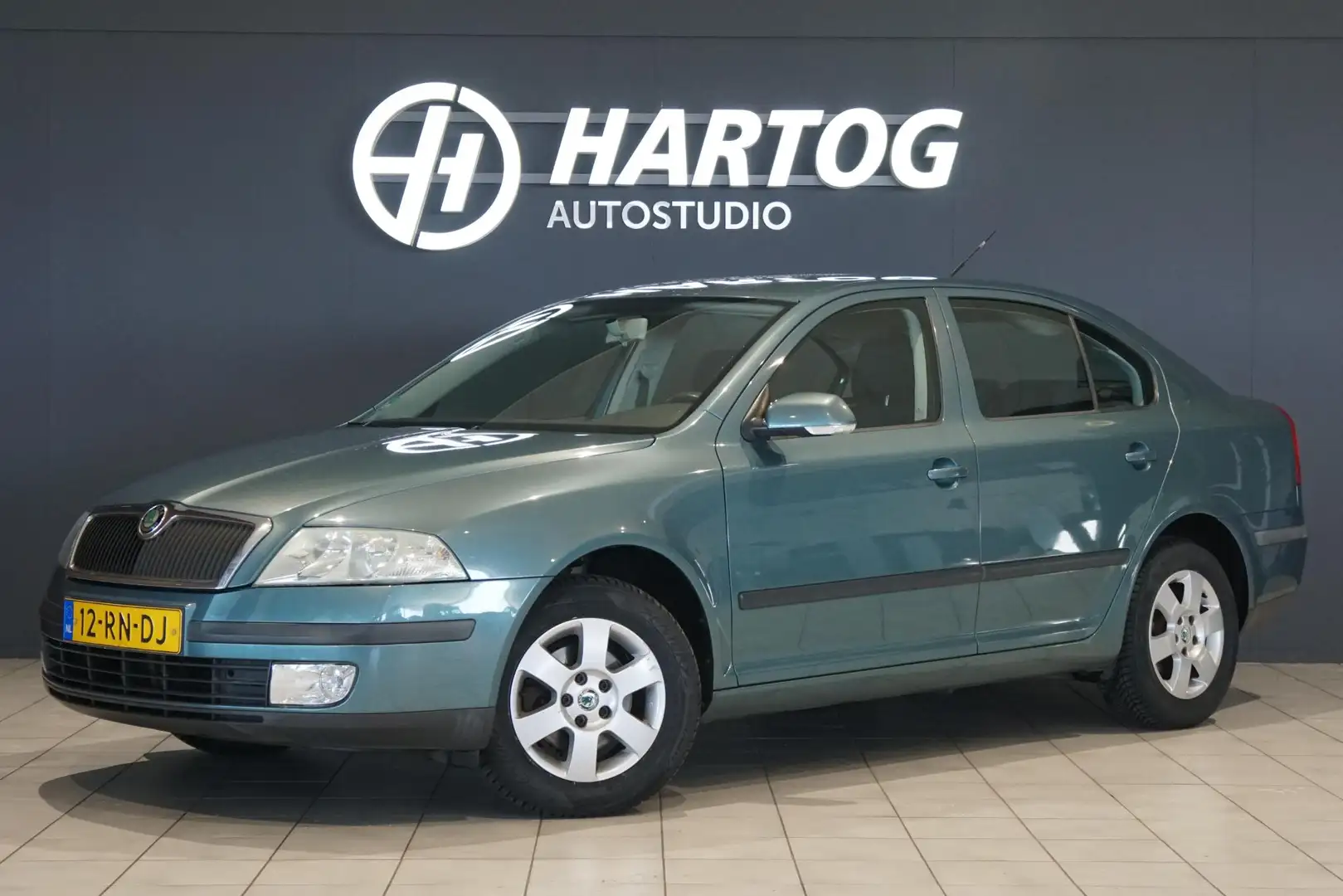 Skoda Octavia 1.6 Ambiente *NIEUWE BANDEN* + TREKHAAK / CRUISE / Groen - 1