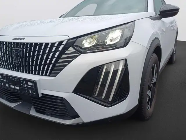 Peugeot 2008 view 9