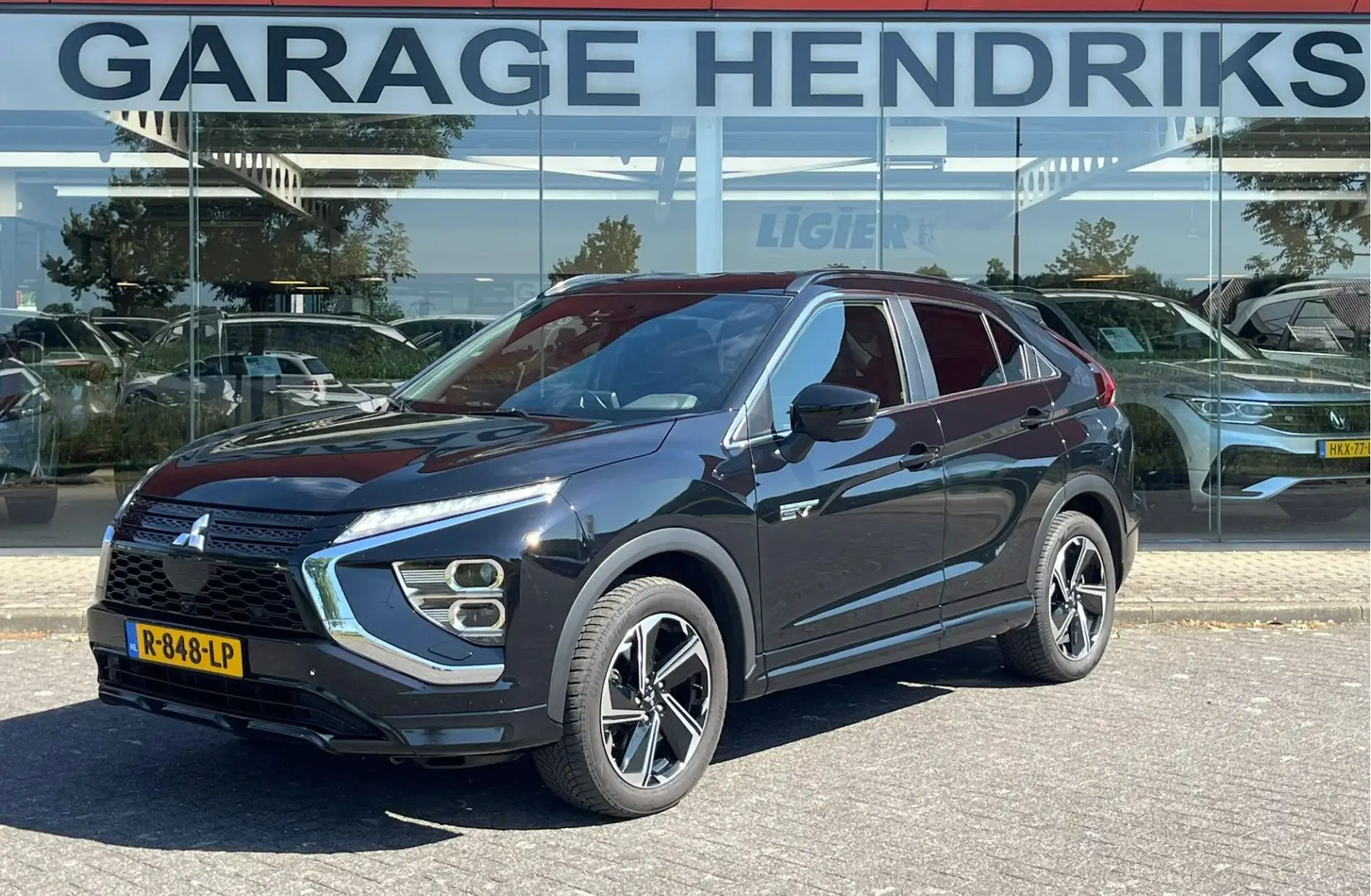 Mitsubishi Eclipse Cross 2.4 PHEV Executive Automaat | Adaptive CC | Climat Zwart - 1