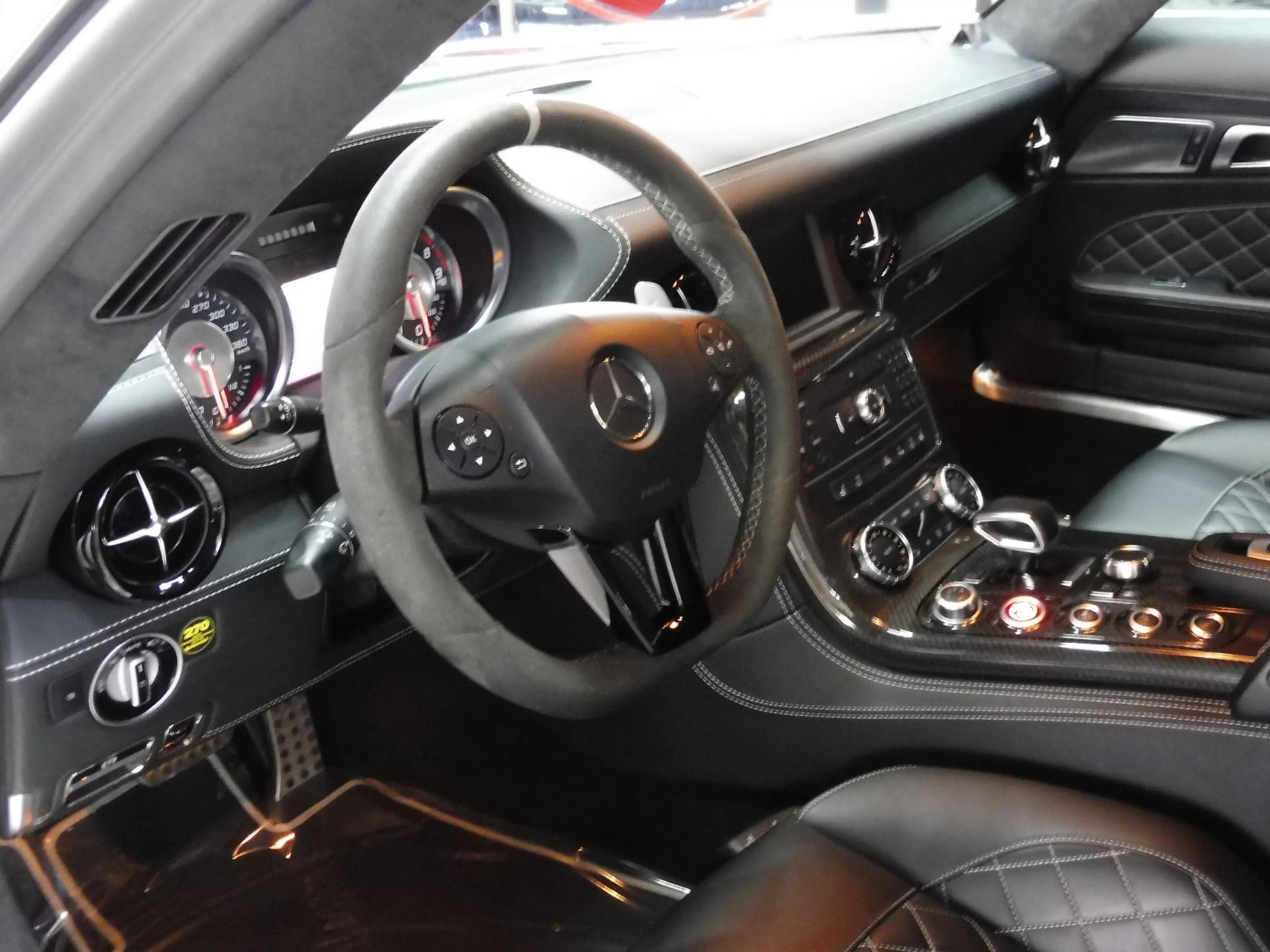 Mercedes-Benz SLS GT Roadster Final Edition — photo 10