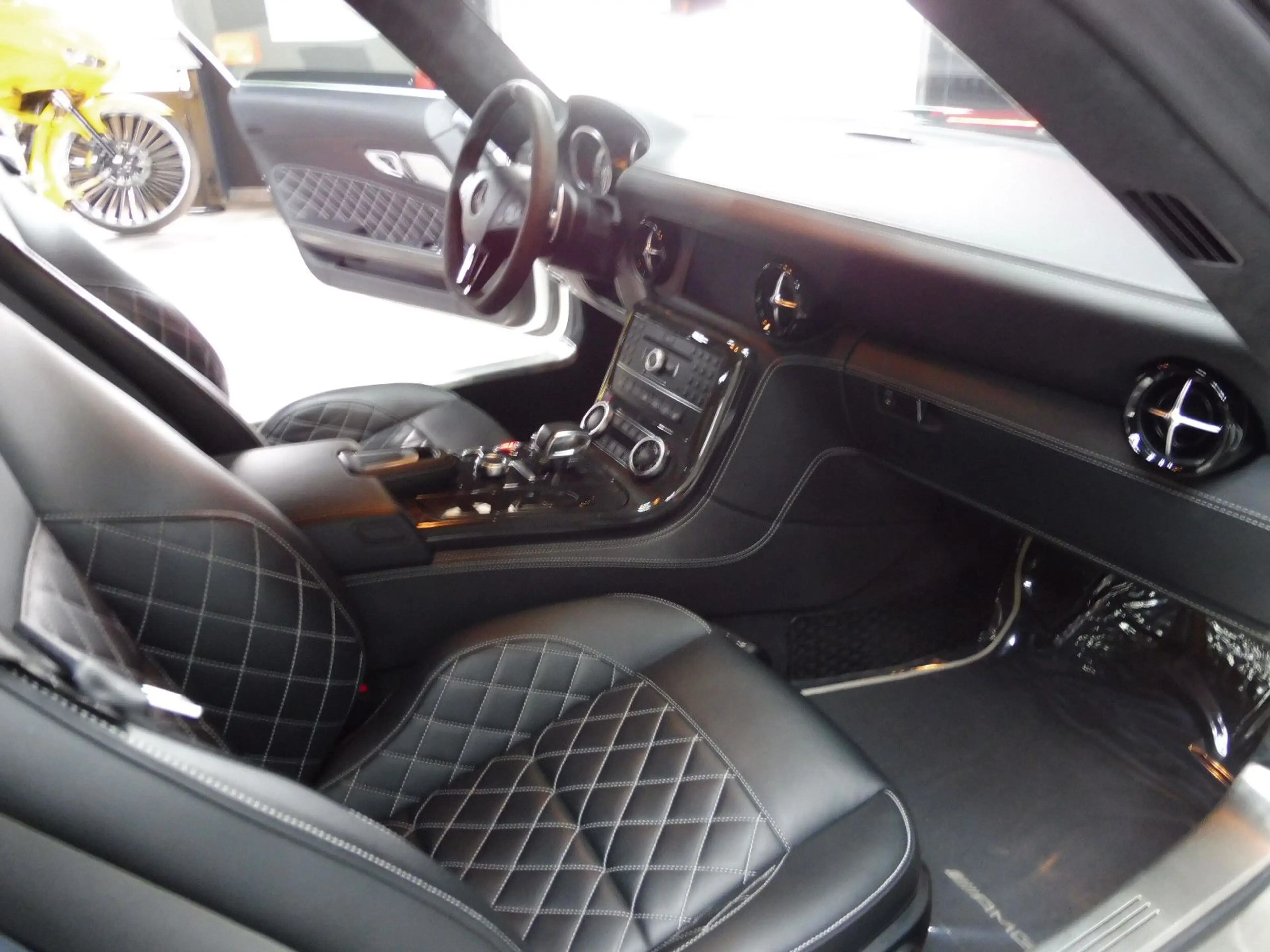 Mercedes-Benz SLS GT Roadster Final Edition — photo 12