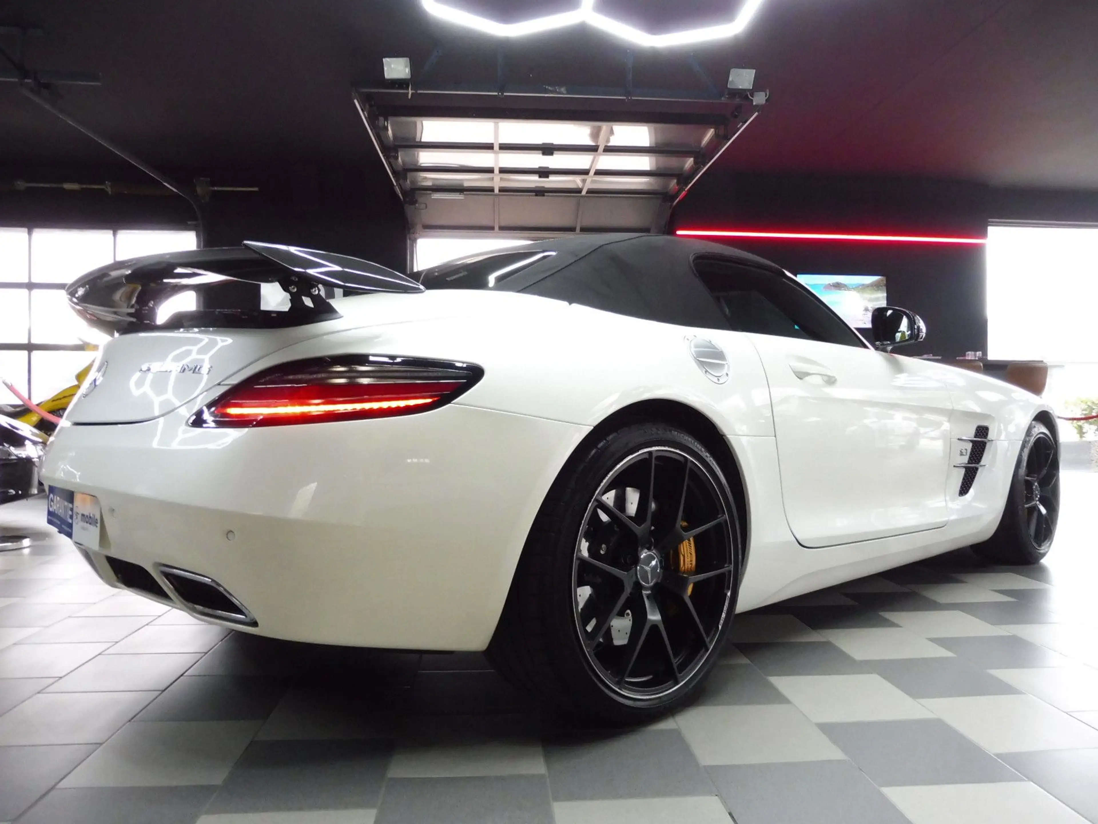 Mercedes-Benz SLS GT Roadster Final Edition — photo 6