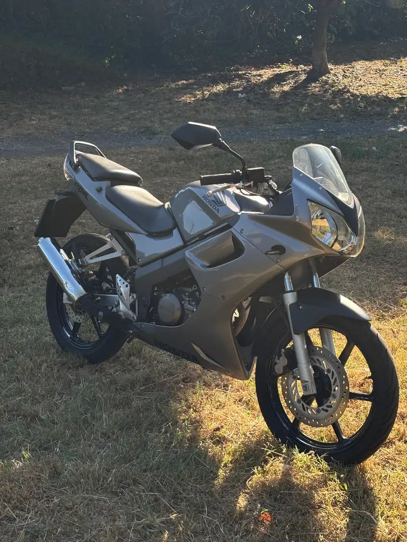 Honda CBR 125 Gri - 2