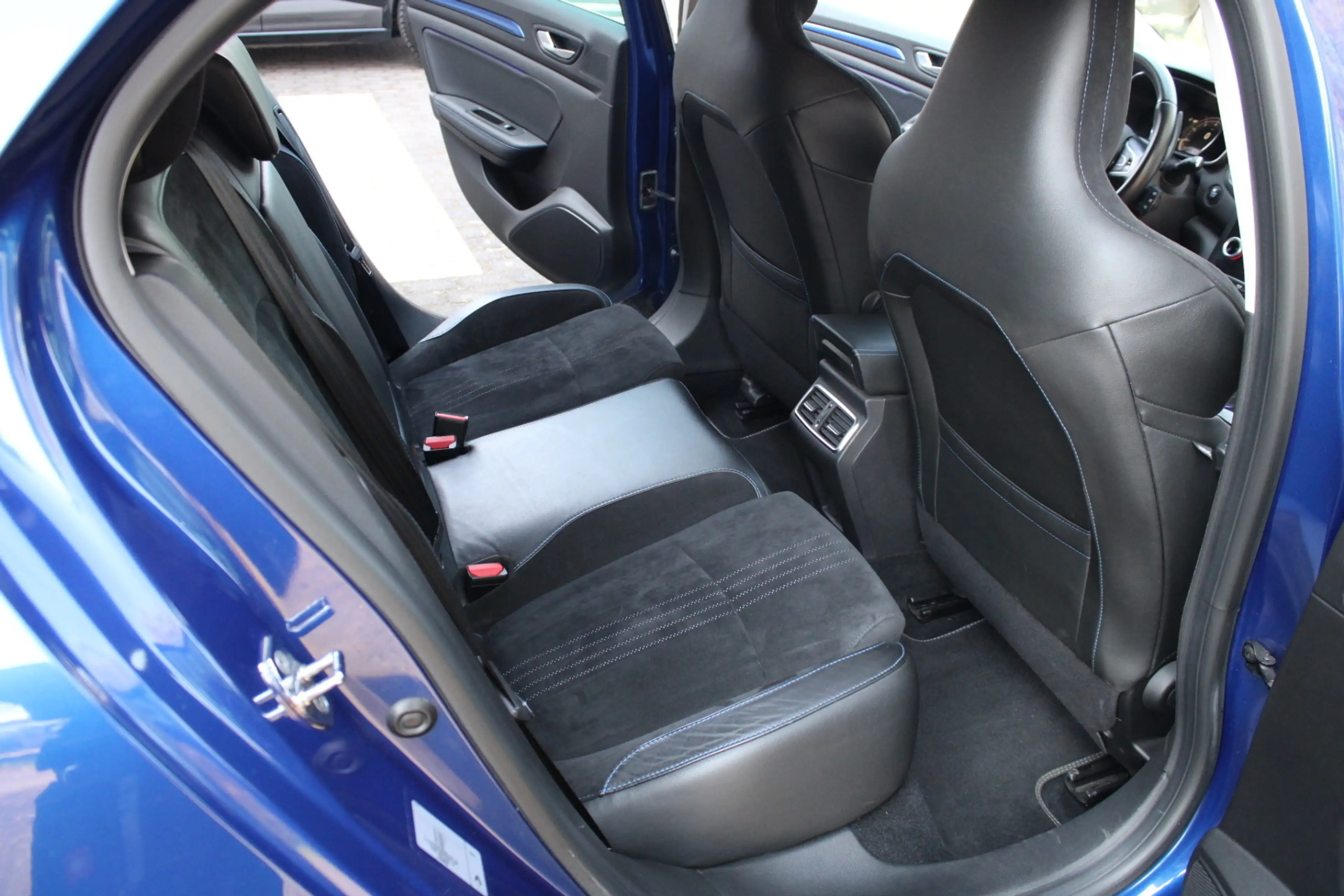 Renault Megane GT — photo 11