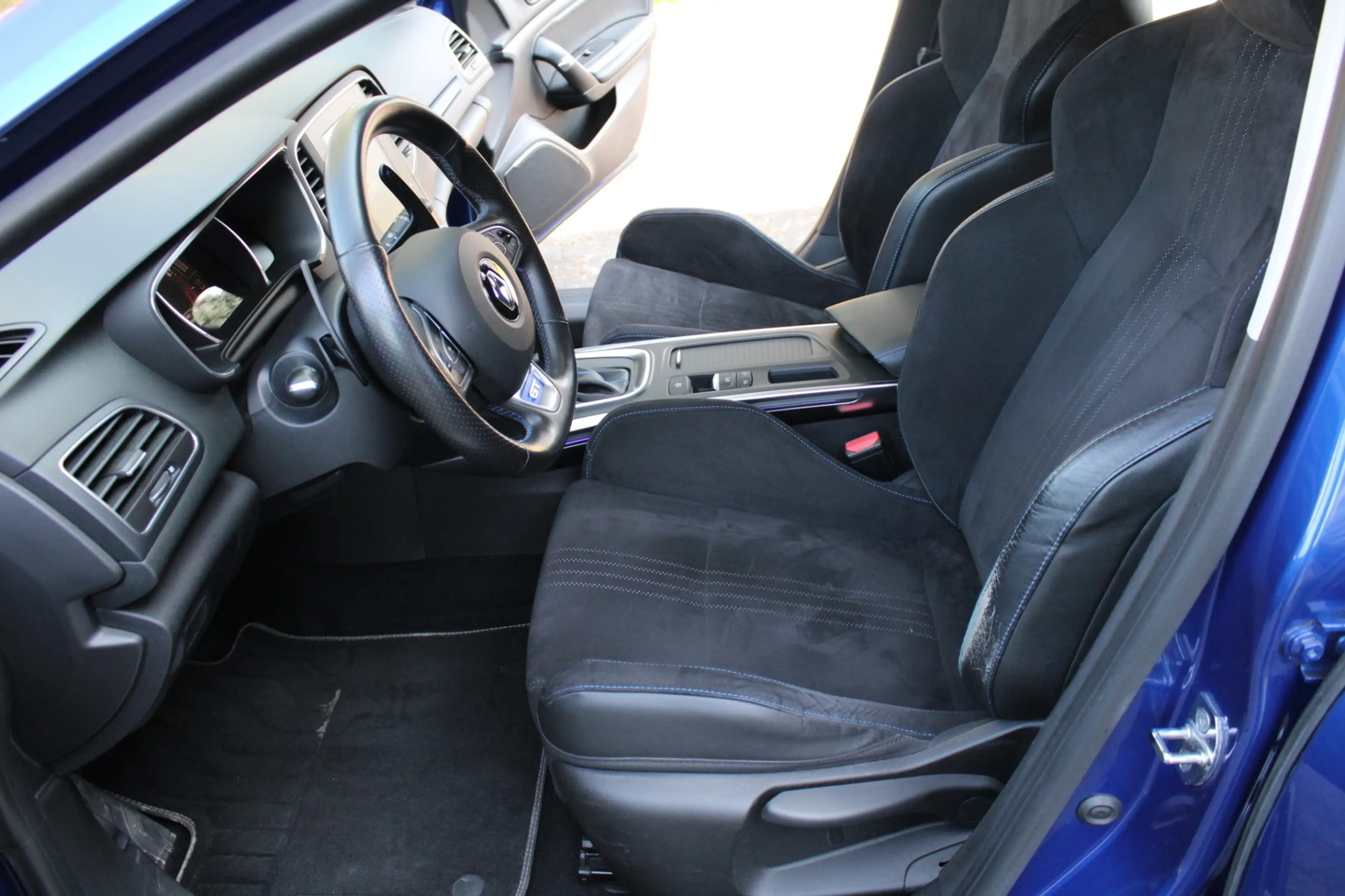 Renault Megane GT — photo 13