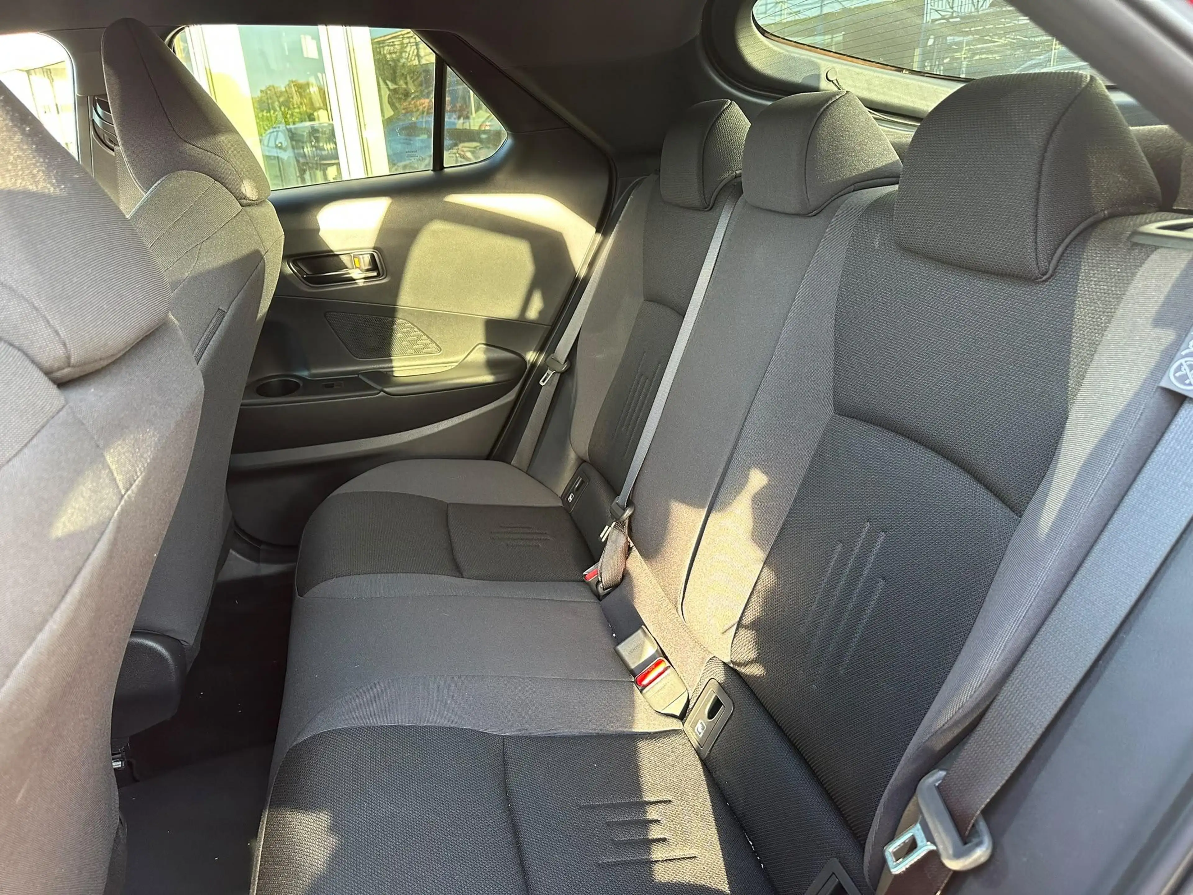 Toyota C-HR 2.0 Plug-in Hybrid 220 Executive — photo 15