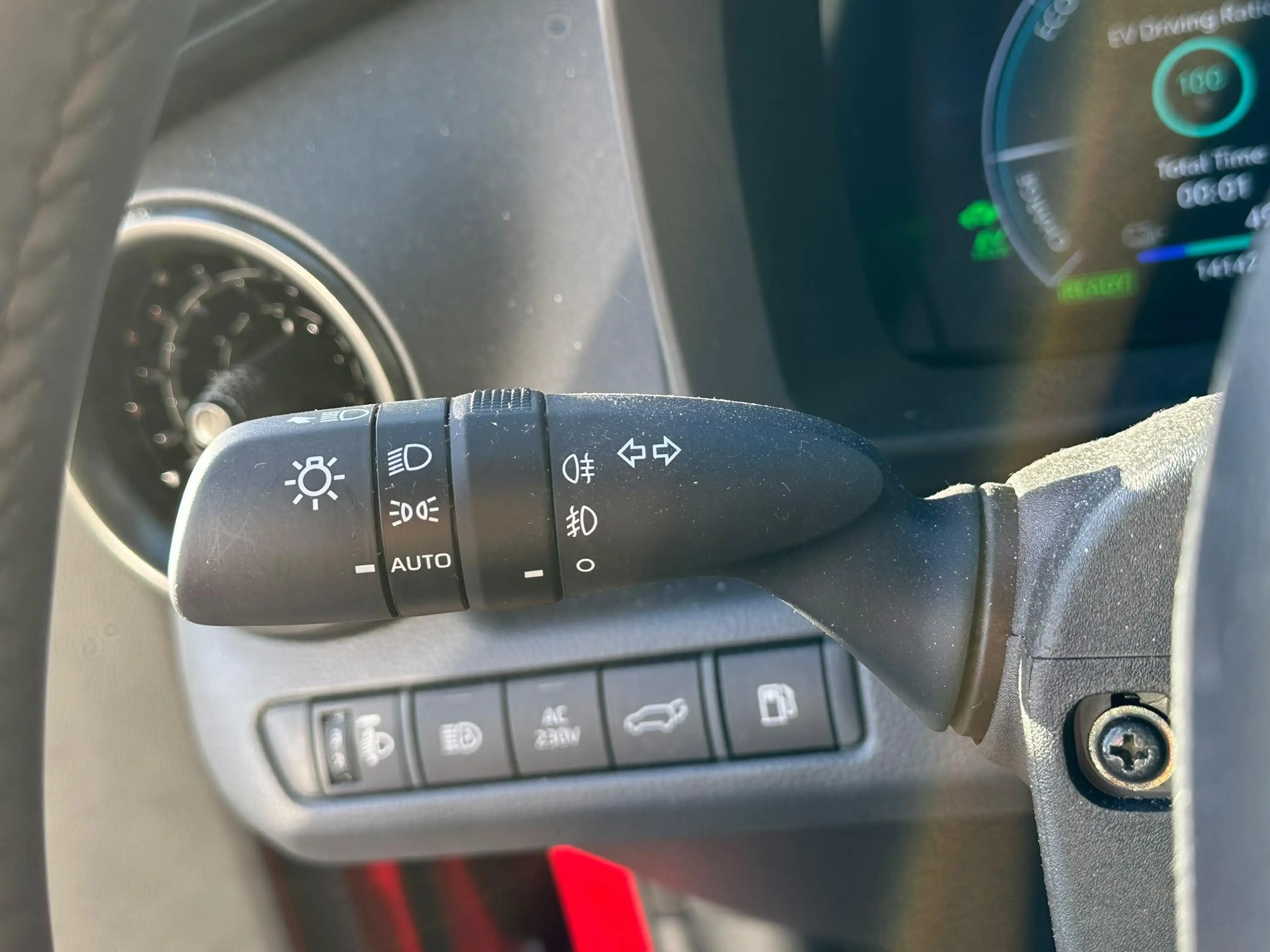Toyota C-HR 2.0 Plug-in Hybrid 220 Executive — photo 12