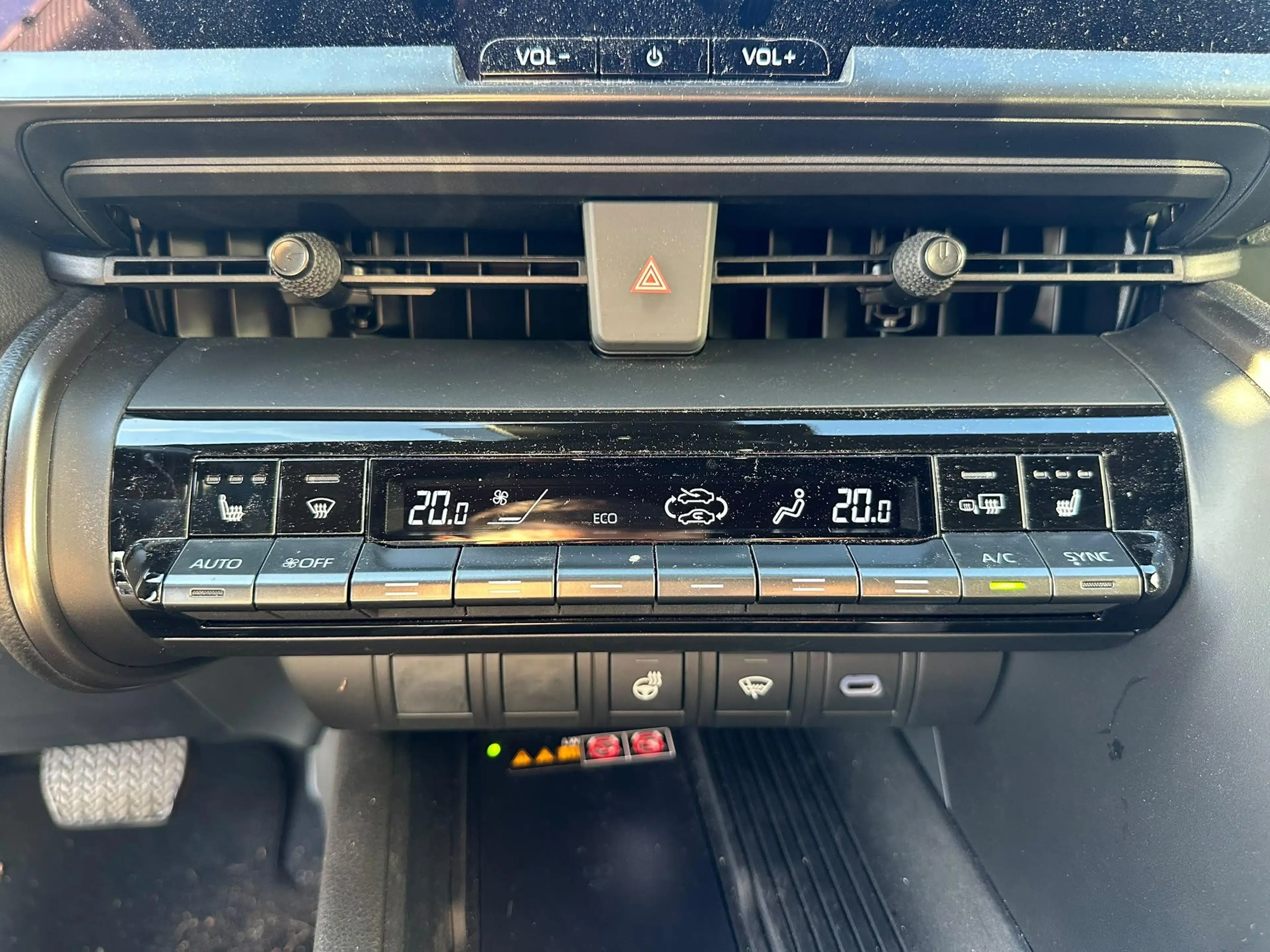 Toyota C-HR 2.0 Plug-in Hybrid 220 Executive — photo 11