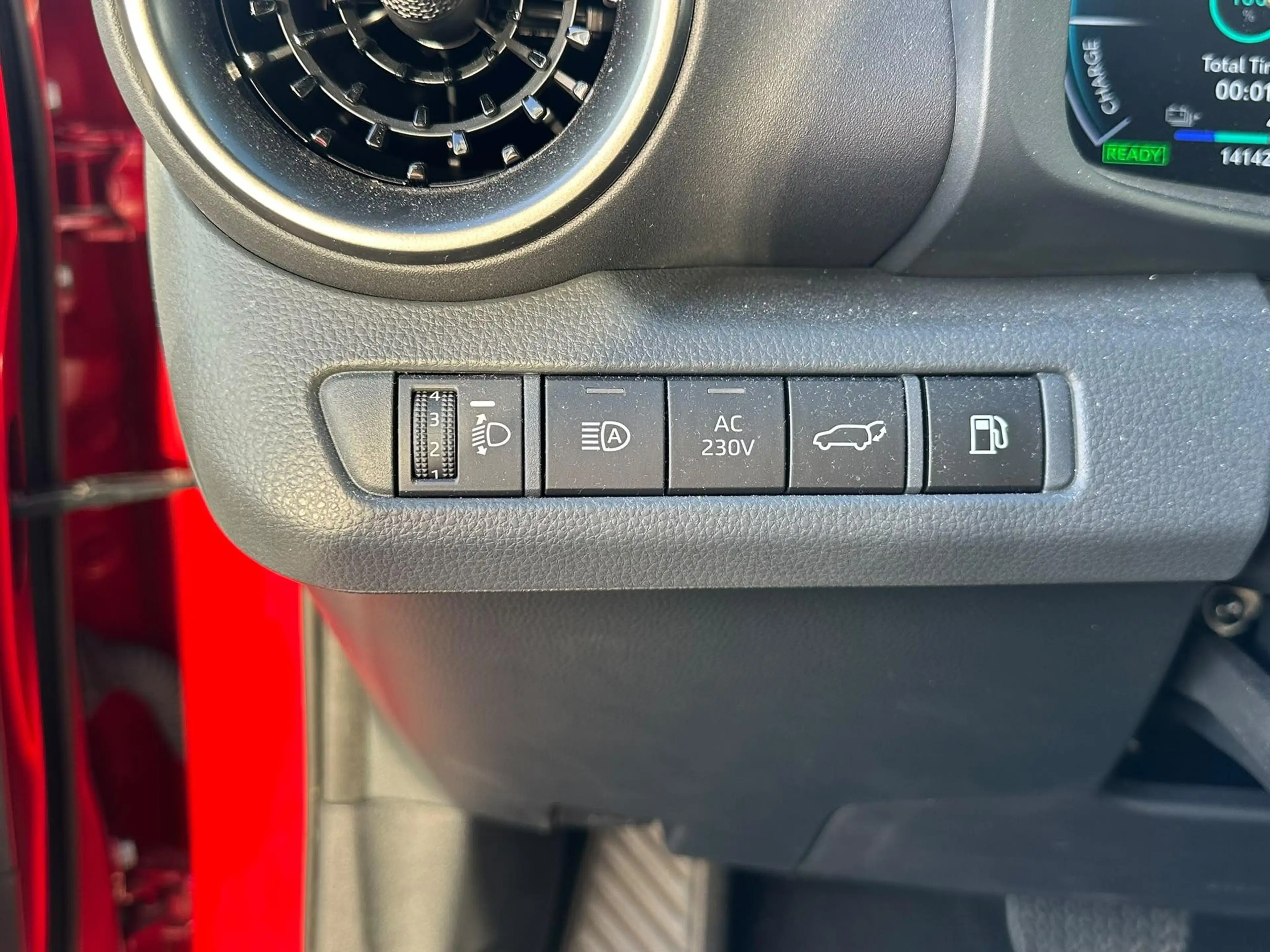 Toyota C-HR 2.0 Plug-in Hybrid 220 Executive — photo 4
