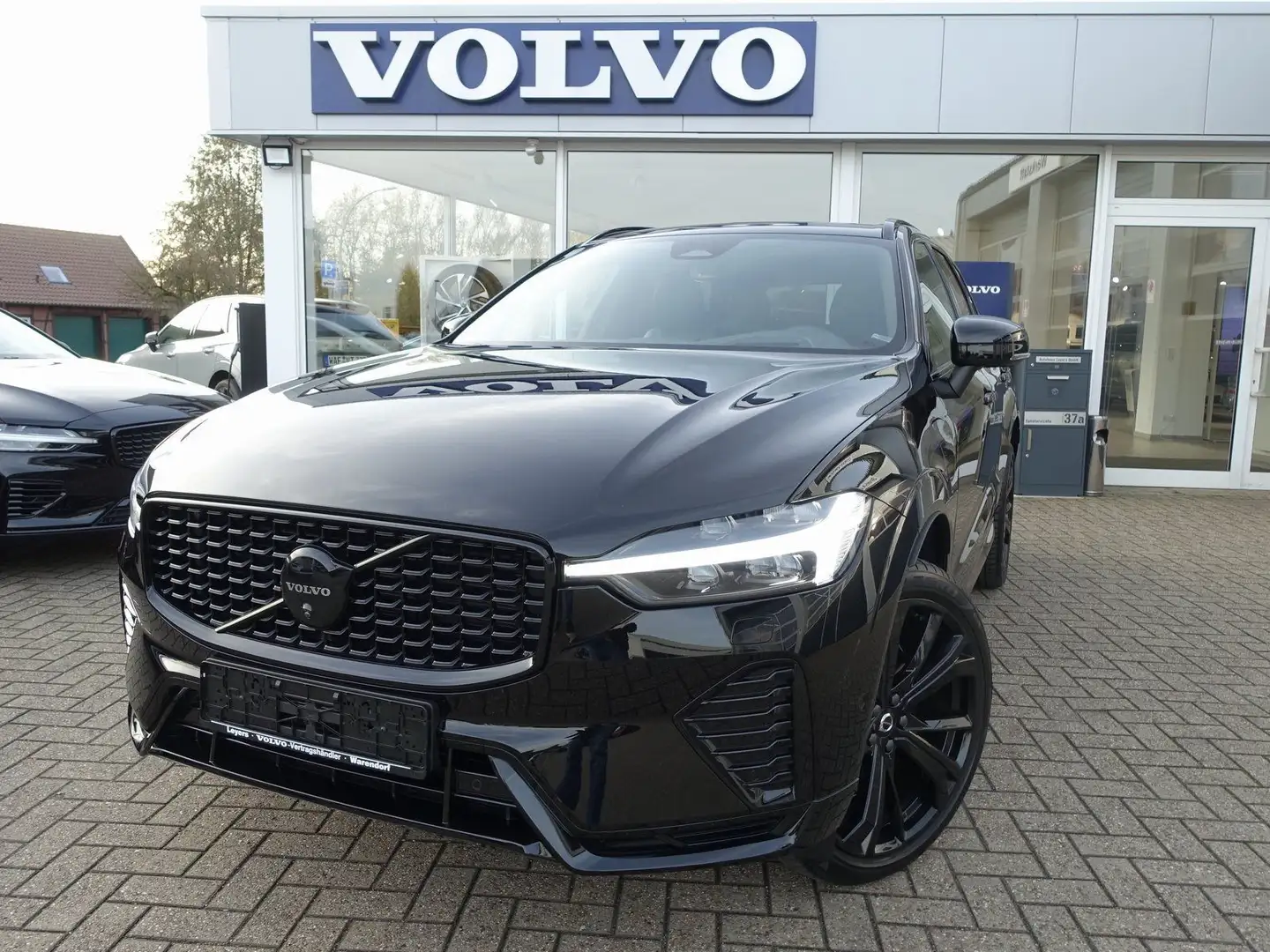 Volvo XC60 Black Edition Plus T6 AWD/360°/Pano/H&K/BLS Schwarz - 1