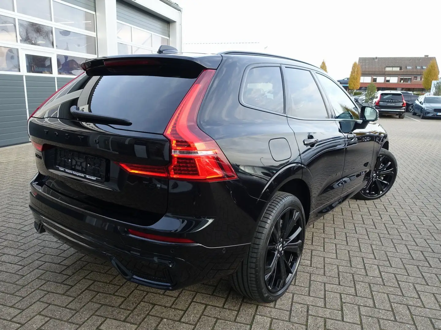 Volvo XC60 Black Edition Plus T6 AWD/360°/Pano/H&K/BLS Schwarz - 2