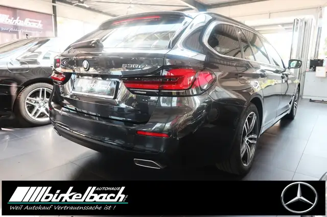 BMW 5 Series view 4