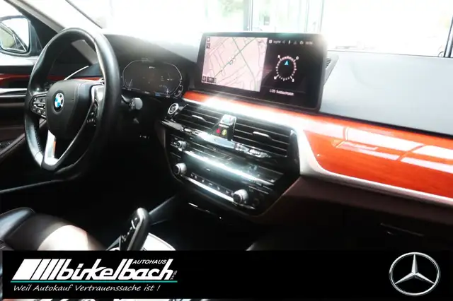 BMW 5 Series view 11