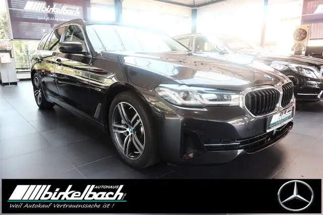 BMW 5 Series view 3