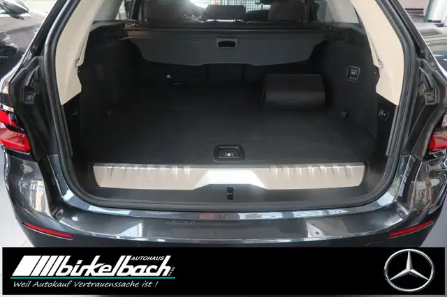 BMW 5 Series view 13