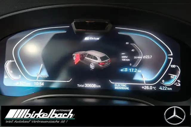 BMW 5 Series view 6