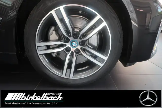 BMW 5 Series view 15