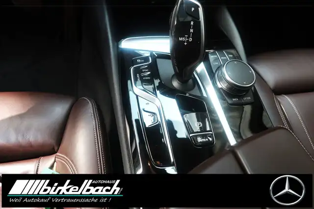 BMW 5 Series view 8