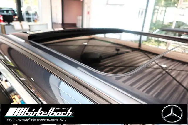 BMW 5 Series view 14