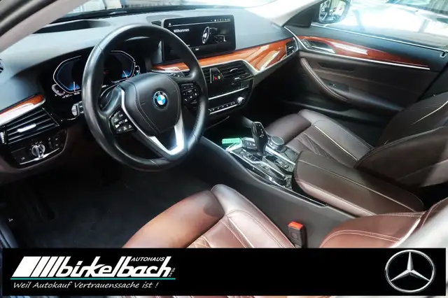 BMW 5 Series view 5