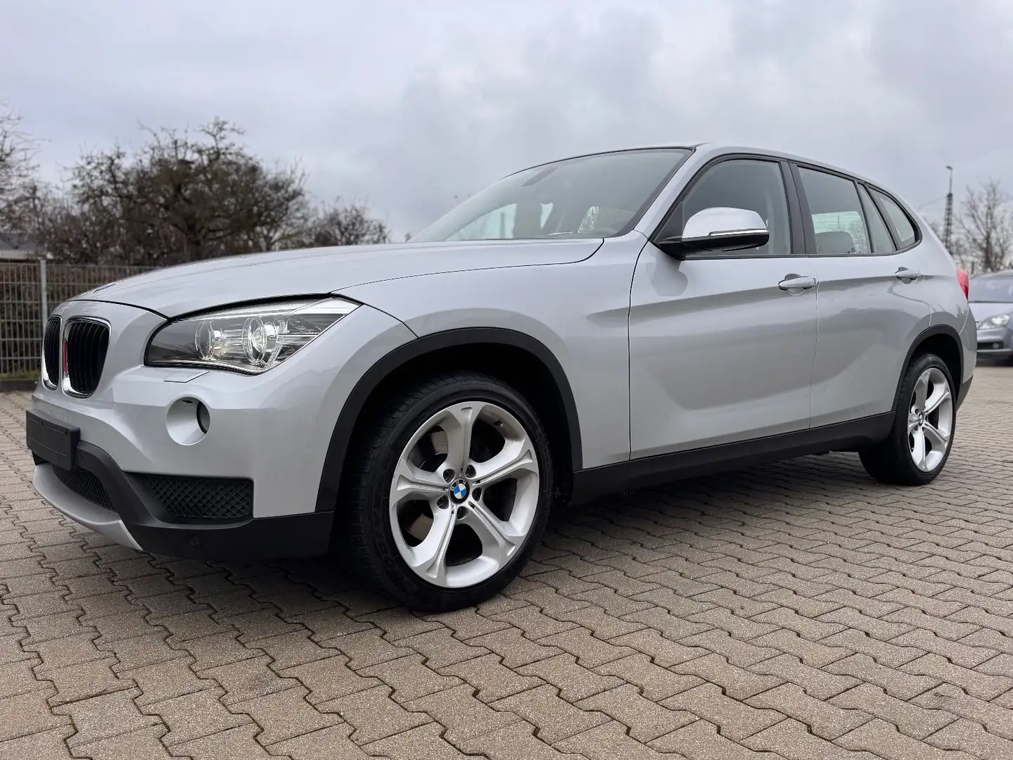 BMW X1 20 d xDrive NAVI XENON 18 ZOLL Argent - 1