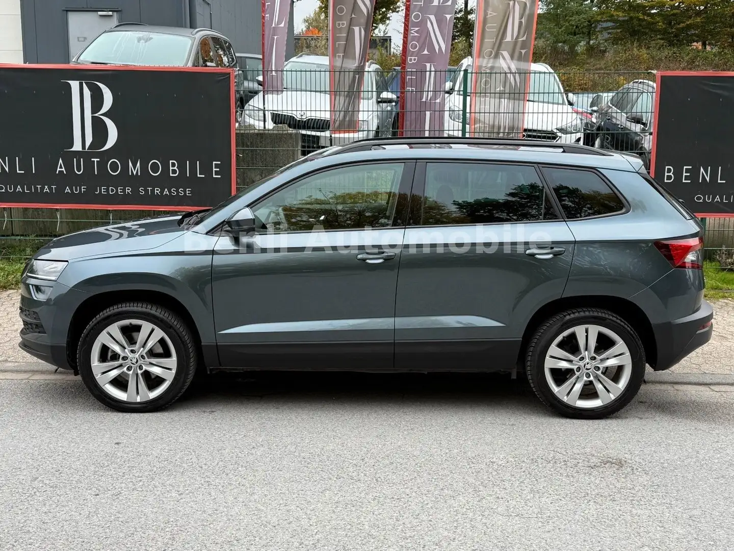 Skoda Karoq Style/NAVI/SHZ/AHK/KLIMA/KEYLESS/APPLE-CAR Gris - 2