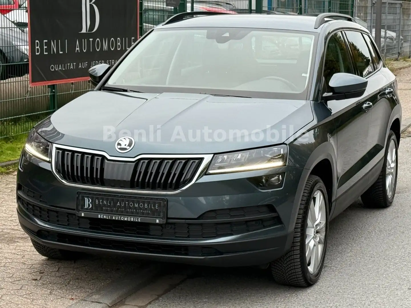 Skoda Karoq Style/NAVI/SHZ/AHK/KLIMA/KEYLESS/APPLE-CAR Gris - 1