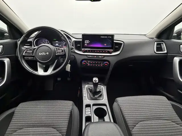 Kia Ceed view 2