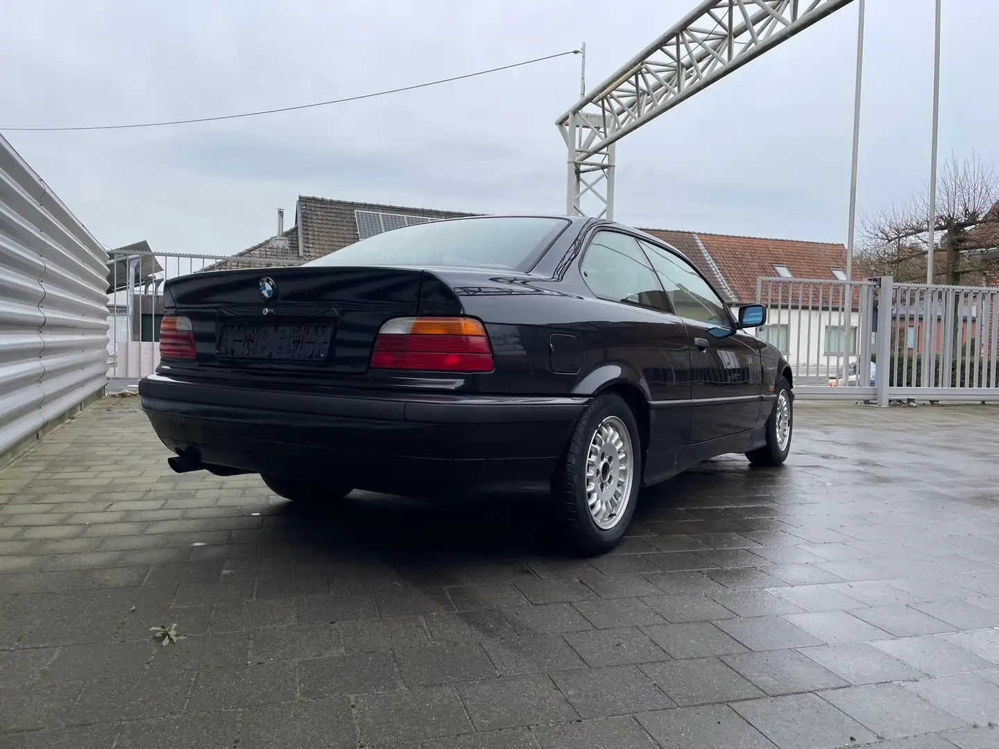 BMW 318 318is Fekete - 2