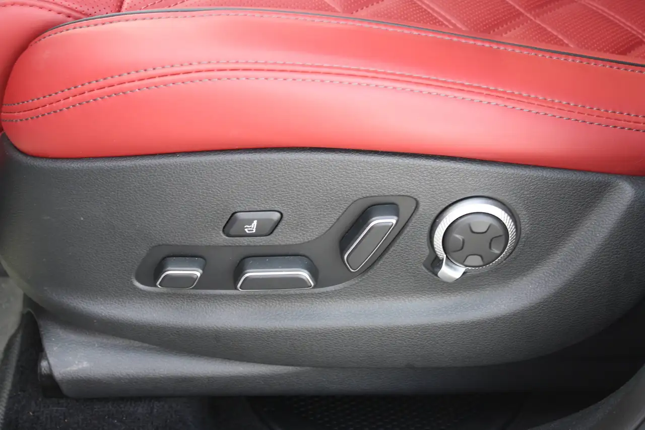 Genesis GV70 photo Genesis GV70
